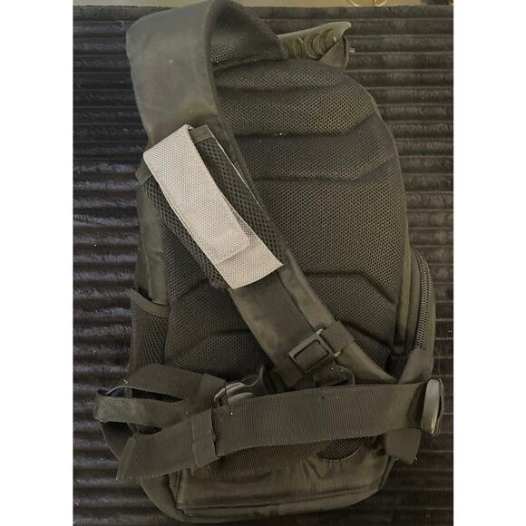 Black DuraShield Pro-Series Sling Style Camera Case bag - Picture 2 of 2